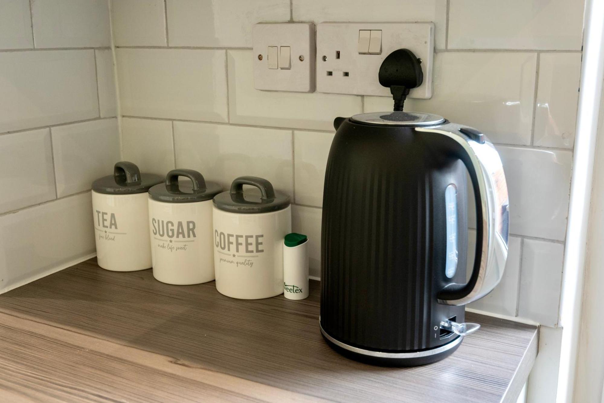 Double Room In Refurbished 5 Bed Home With Wifi And Tv BW Room 4 Solihull Buitenkant foto