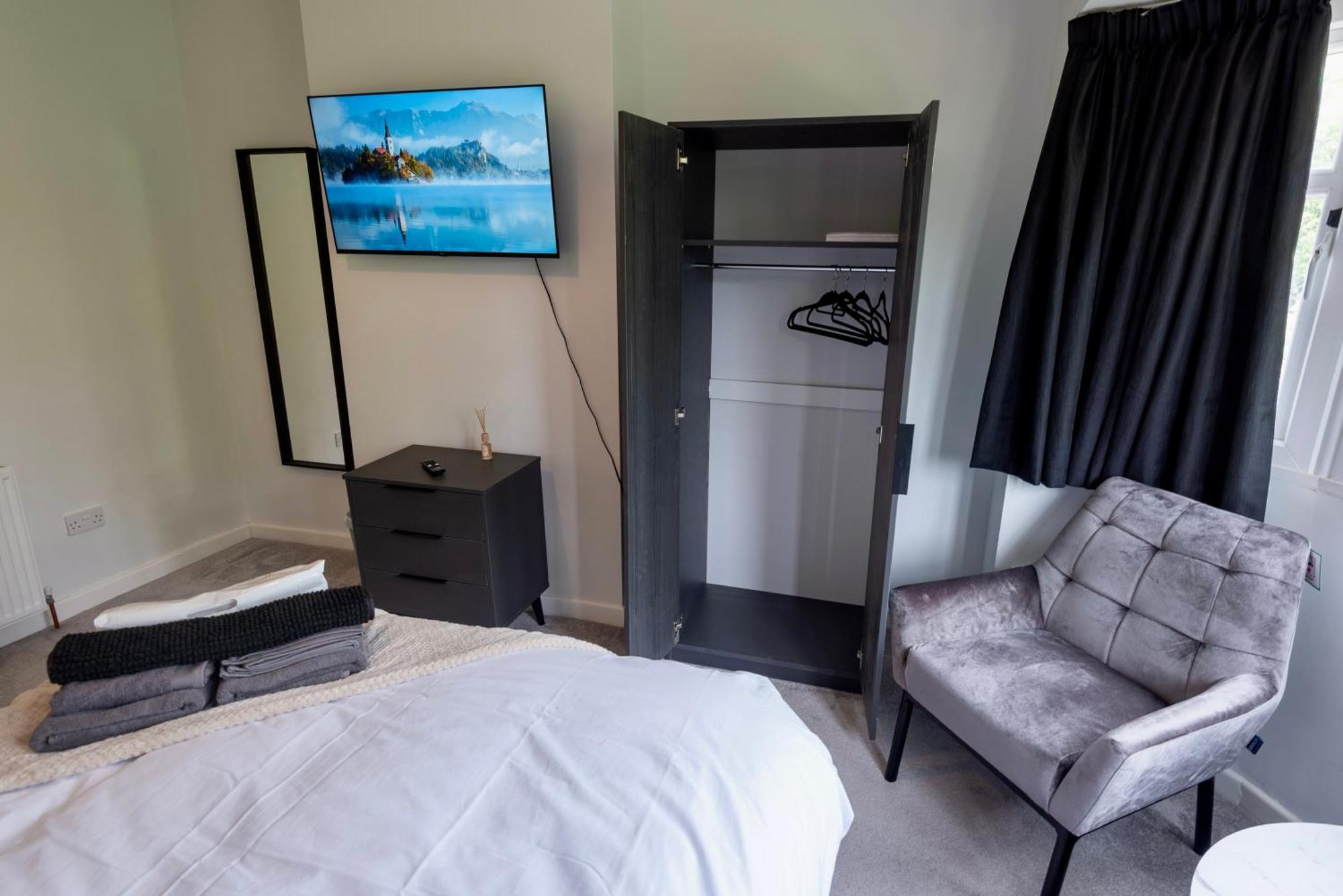 Double Room In Refurbished 5 Bed Home With Wifi And Tv BW Room 4 Solihull Buitenkant foto